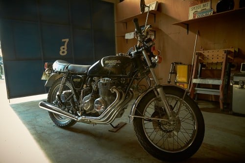 映画『ホットロード』春山が乗るプレミアムバイク「ヨンフォア」を完全