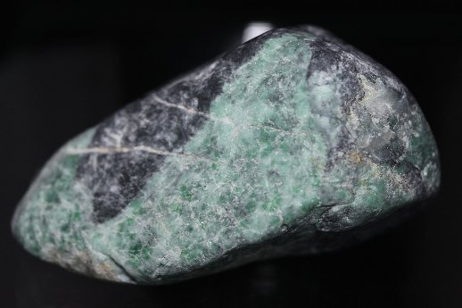 黒翡翠 | 糸魚川ひすい倶楽部