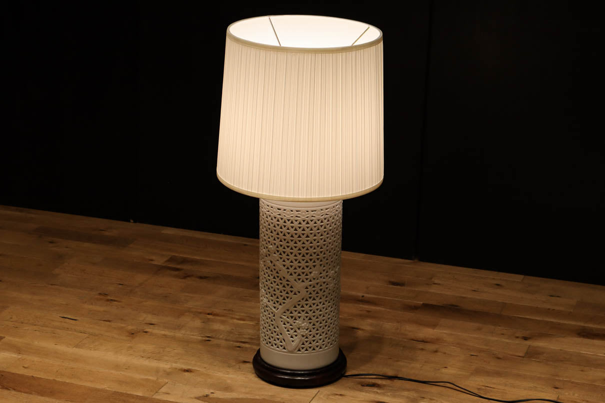 透かし彫りの美しい陶器製のスタンドライト DC8208 – 古福庵