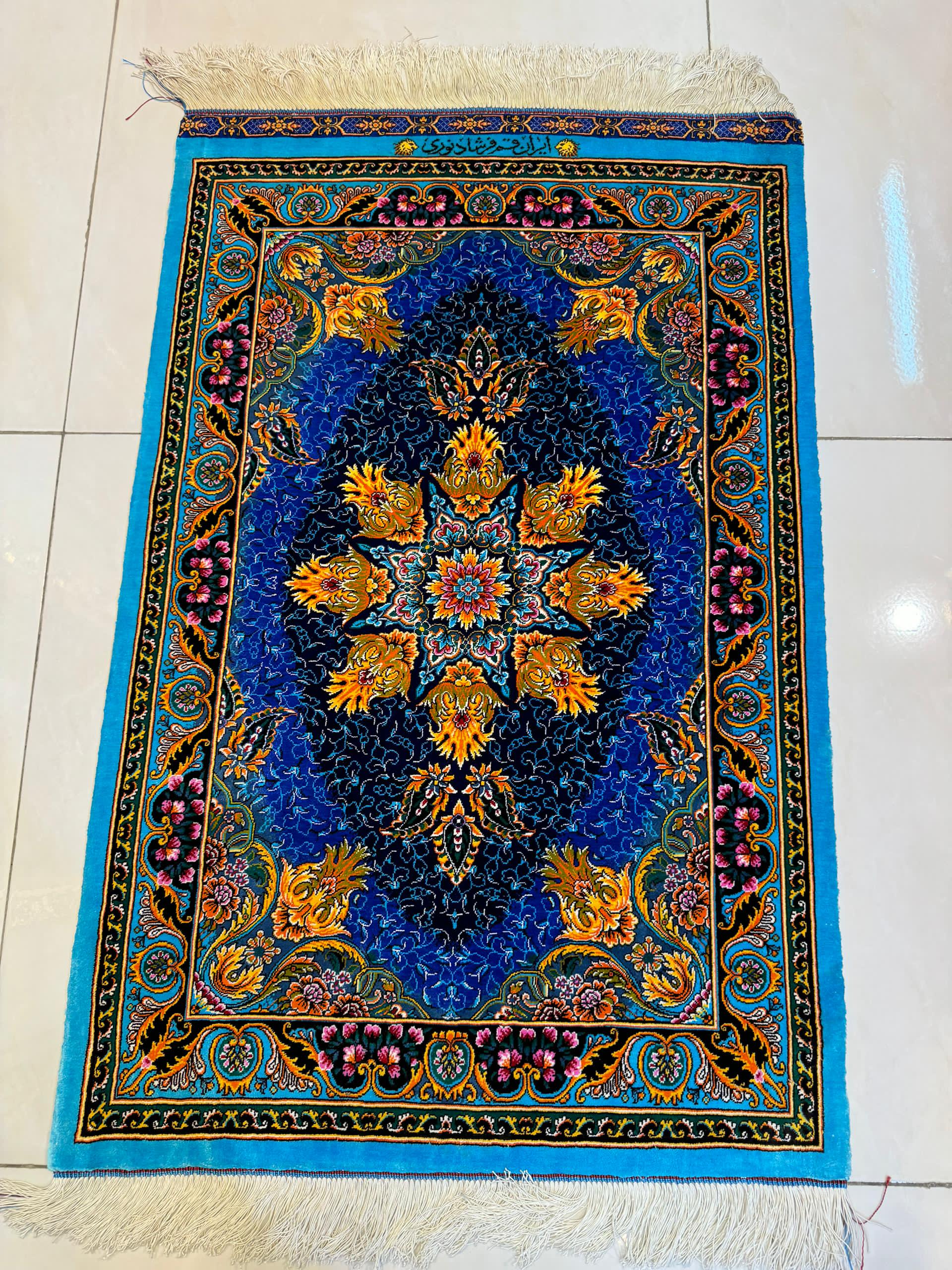 高級ペルシャ絨毯クム産シルク100％ ノウリ工房 93×60cm（FN-10034