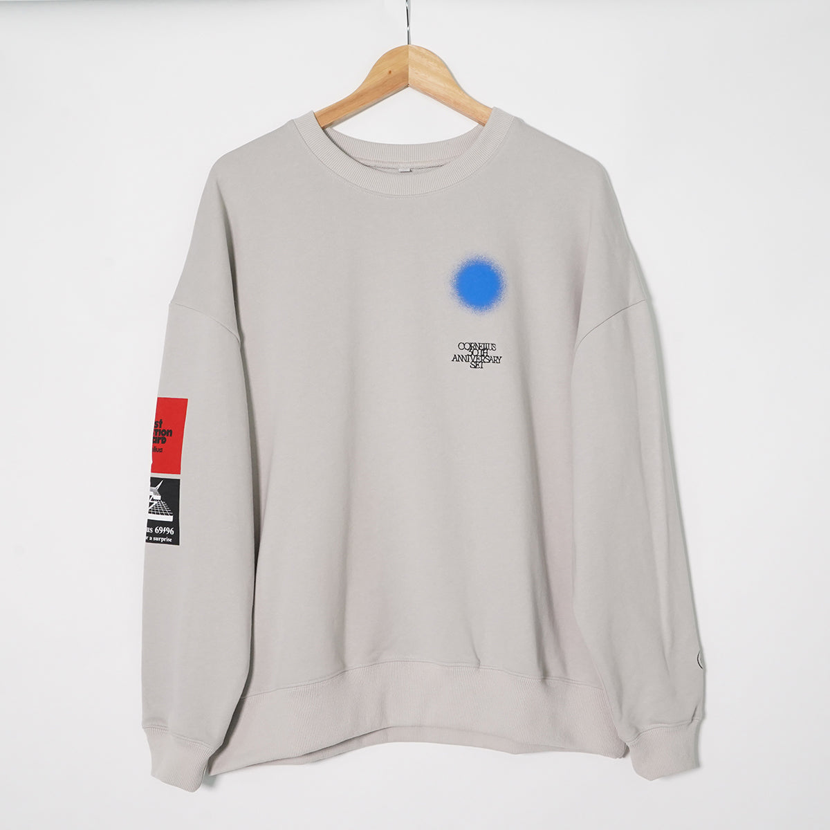 30th Anniversary Sweatshirt – ワーナーミュージック・ストア