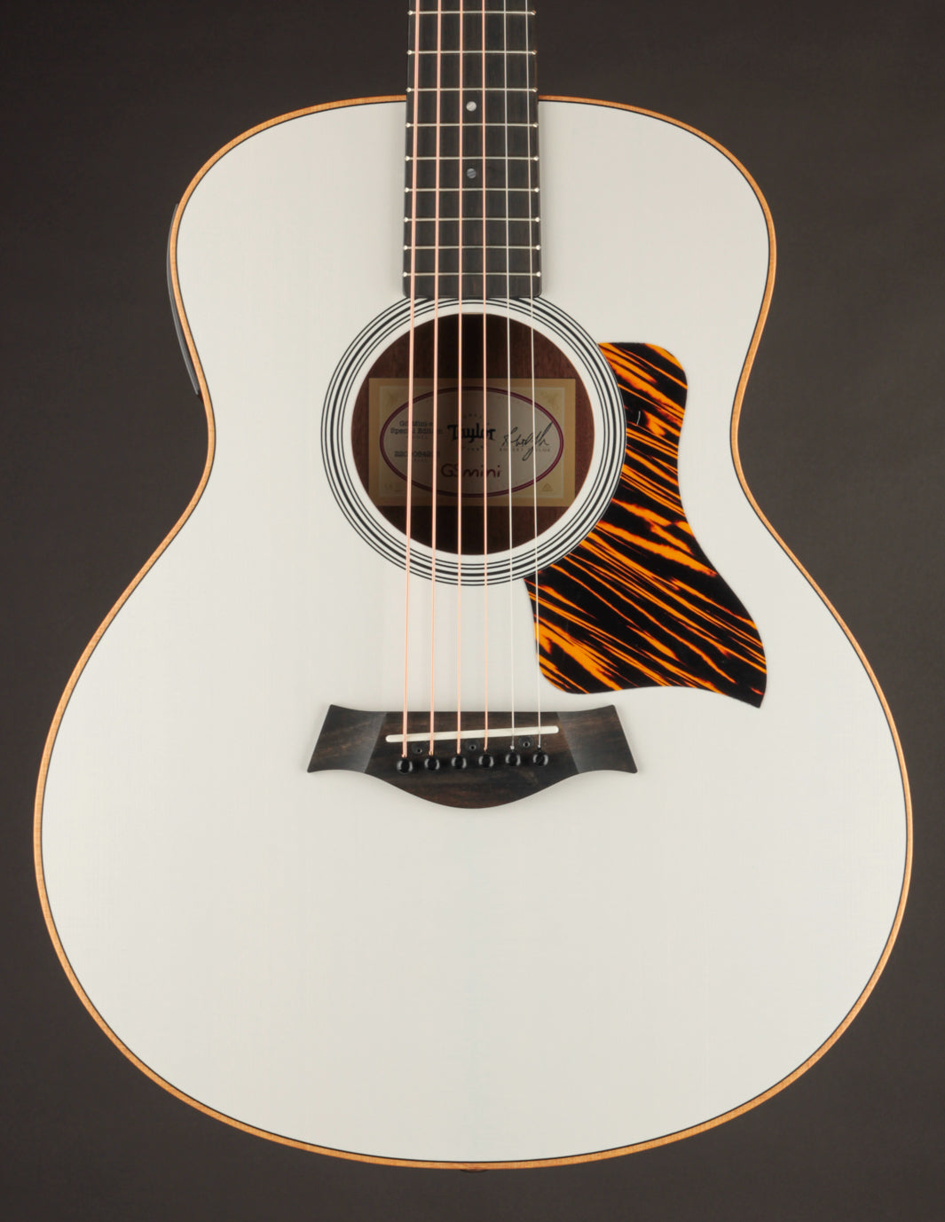 Taylor GS Mini-e Trans White: Discover Your Dream Guitar Today!