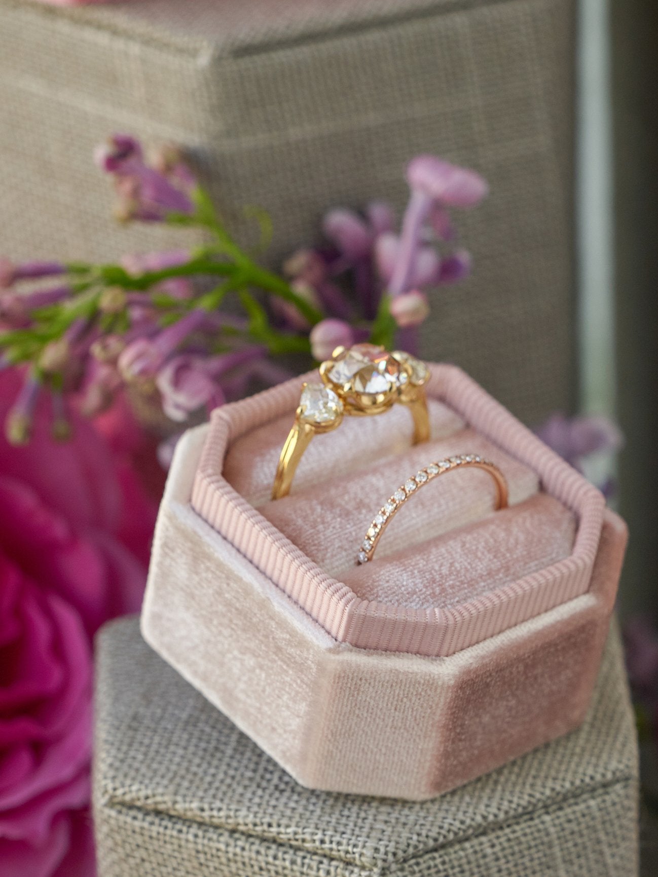 The Monroe Bevel Double Ring Box – The Mrs. Box