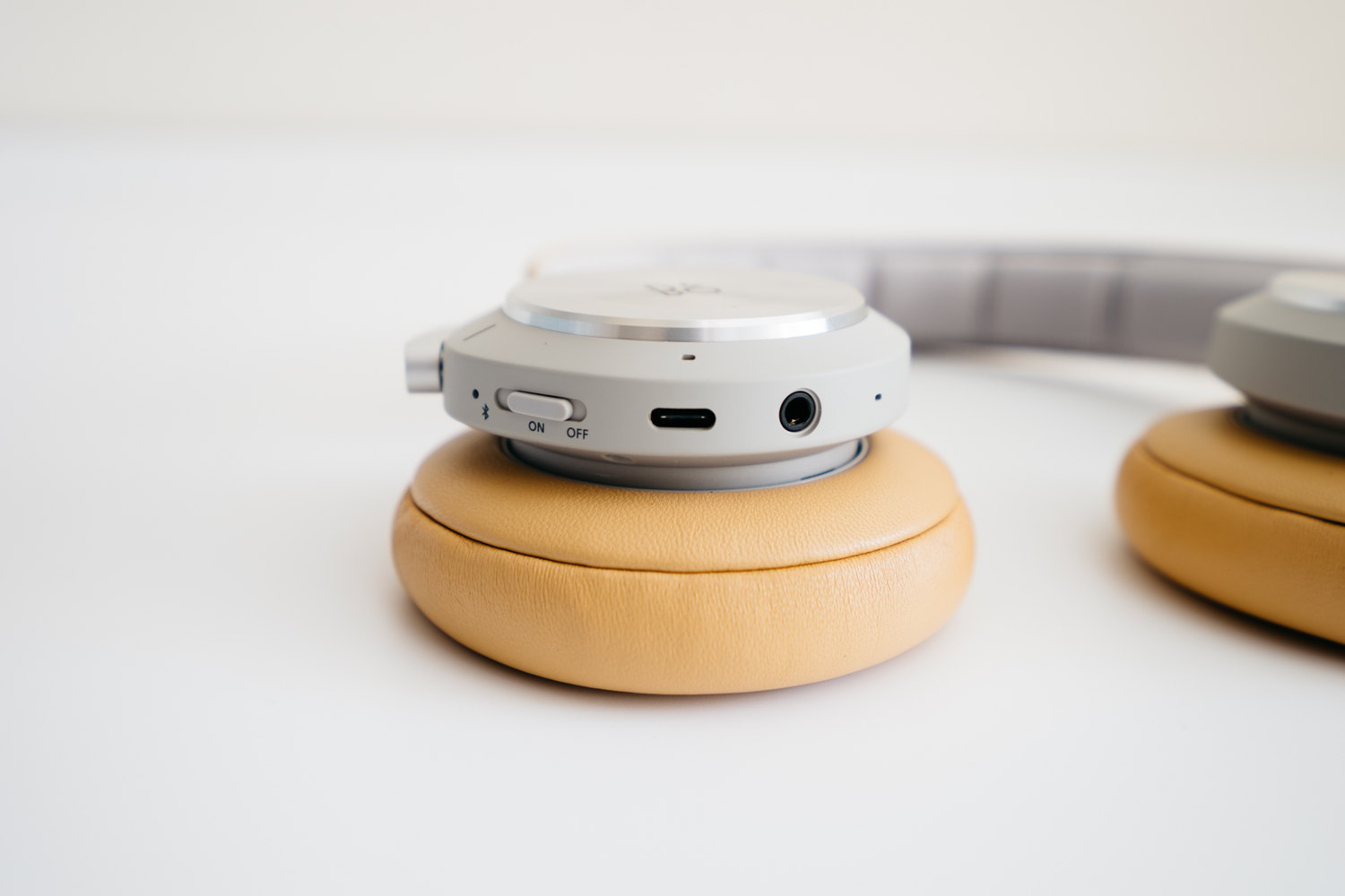 Beoplay H9i』レビュー。デザインと機能性を両立したノイズキャンセ