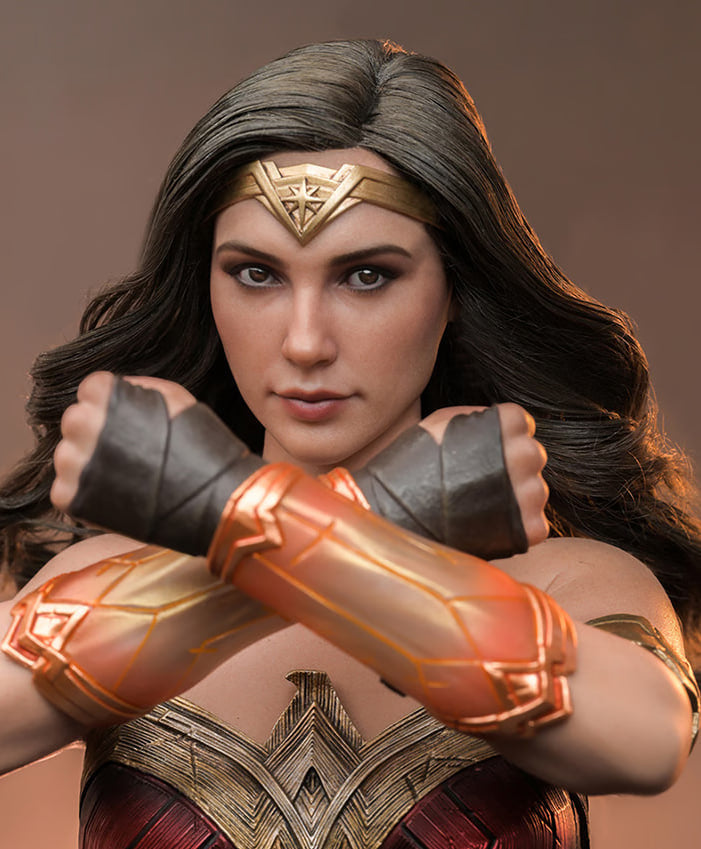🔥Hot Toys MMS698 WB 100 Wonder Woman 1/6th Scale Collectible