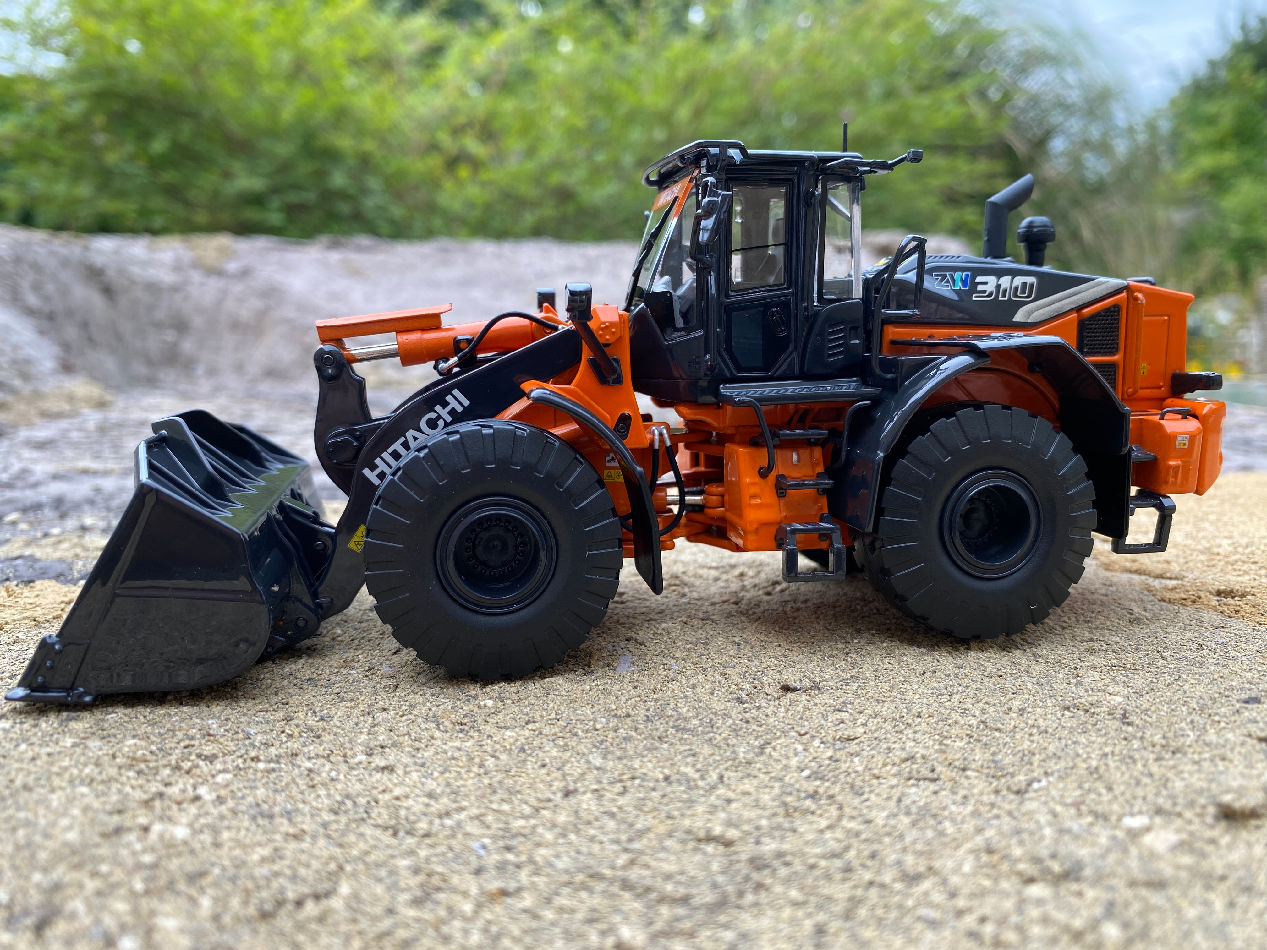 HITACHI ZW310-7 Wheeled loader. 1:50 scale.