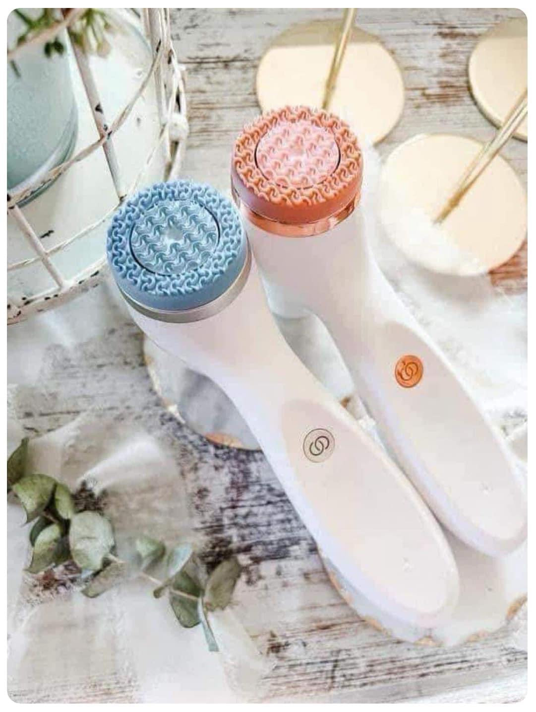 NuSkin: ageLOC LumiSpa iO + Normal/Combo Cleanser - rose gold or