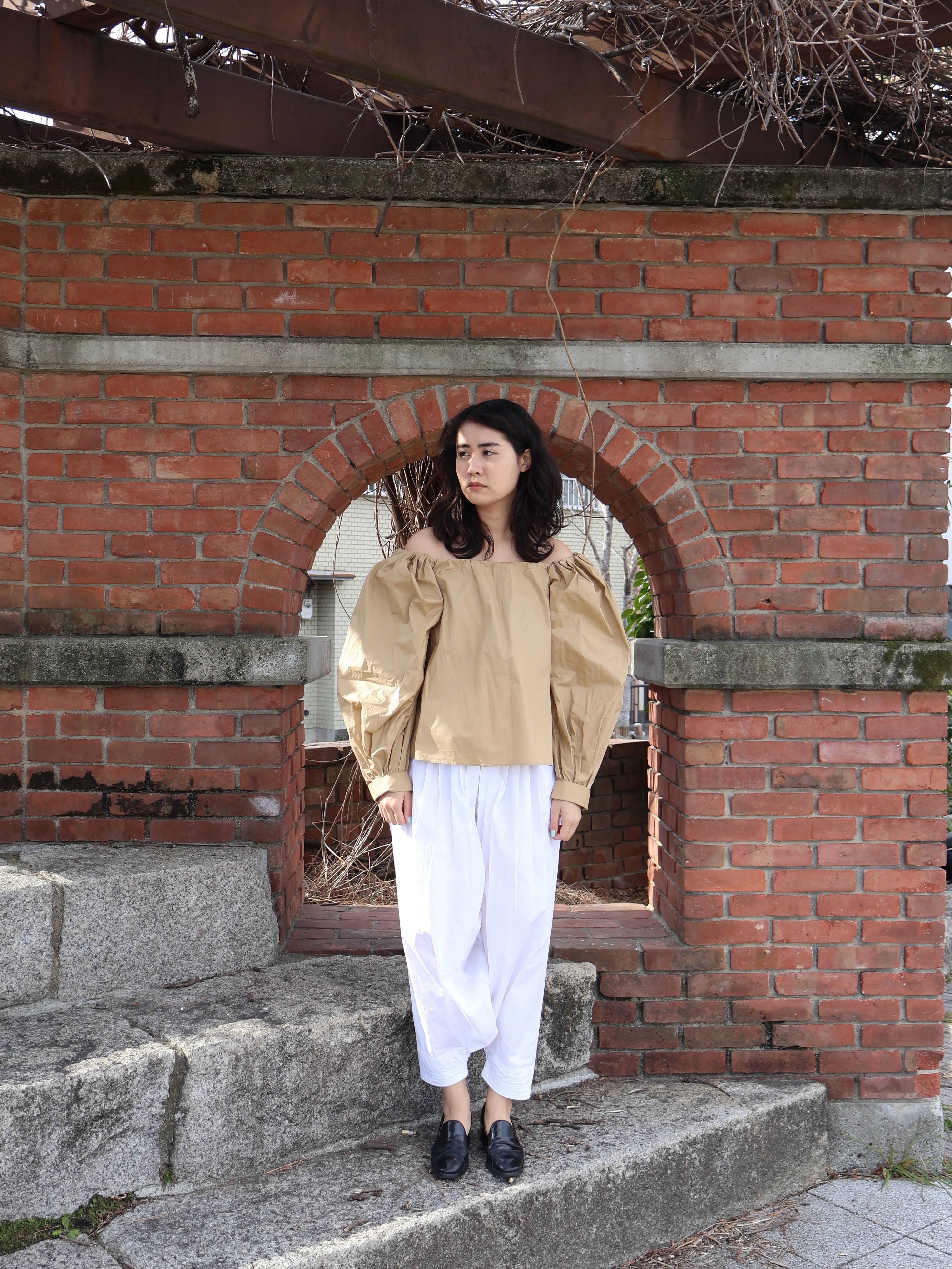 FUMIKA UCHIDA / COATED OFF THE SHOULDER TOP / BEIGE - 601 | – 601