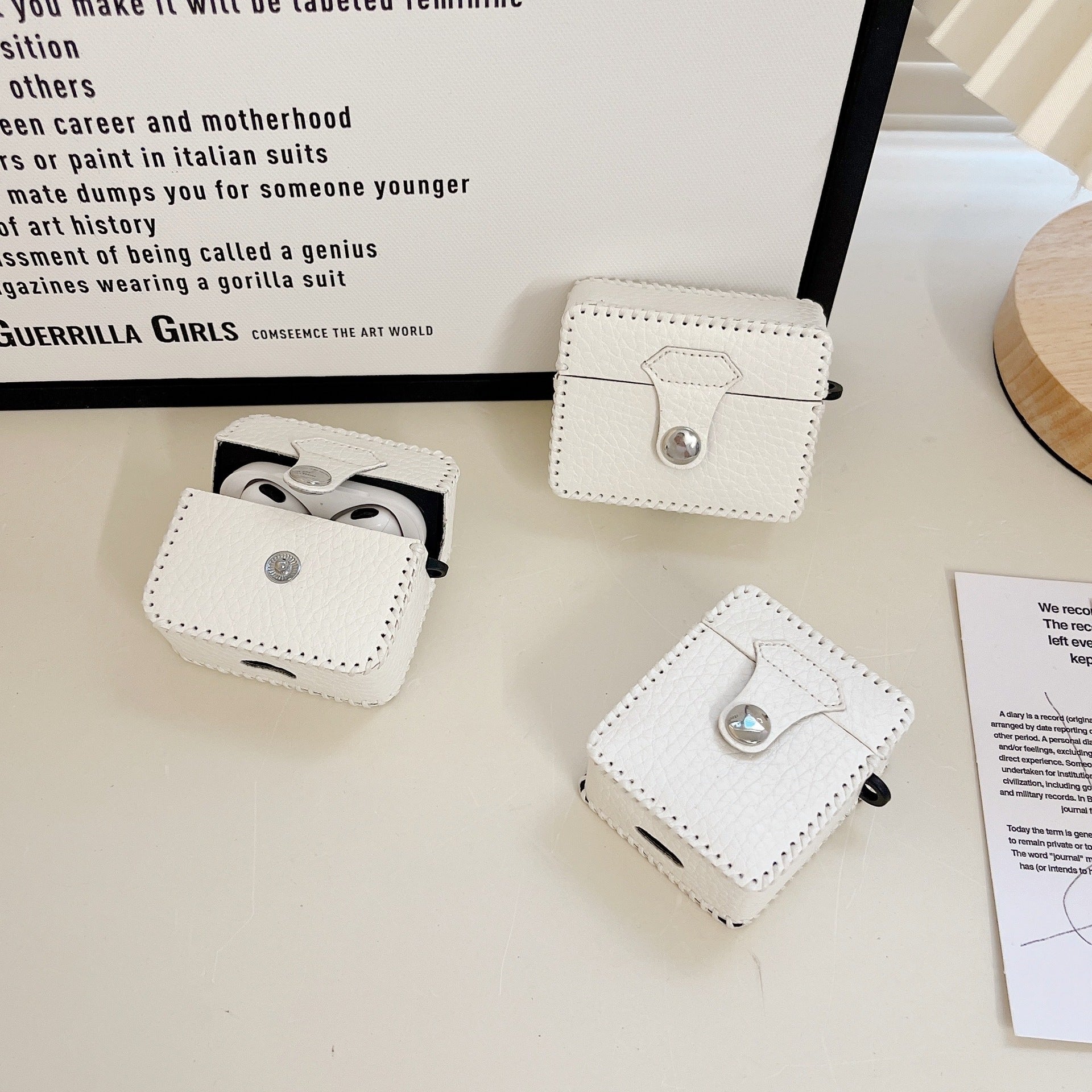 ホワイトリッチレザーケース【AirPods（エアーポッズ）】 - AirPods