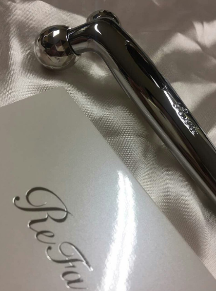 MTG ReFa S Carat massager lifting for problem areas. Model RF