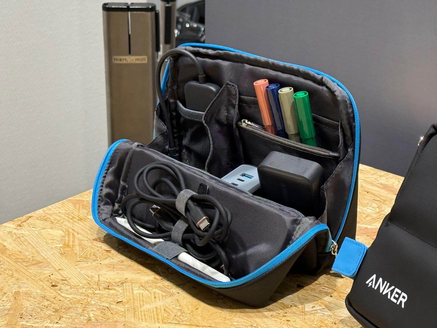 Anker、コクヨとコラボしたスマートポーチ｢Anker Smart Pouch｣の一般