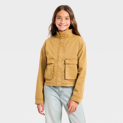 Utility Jackets: Water-Resistant & Lightweight Styles