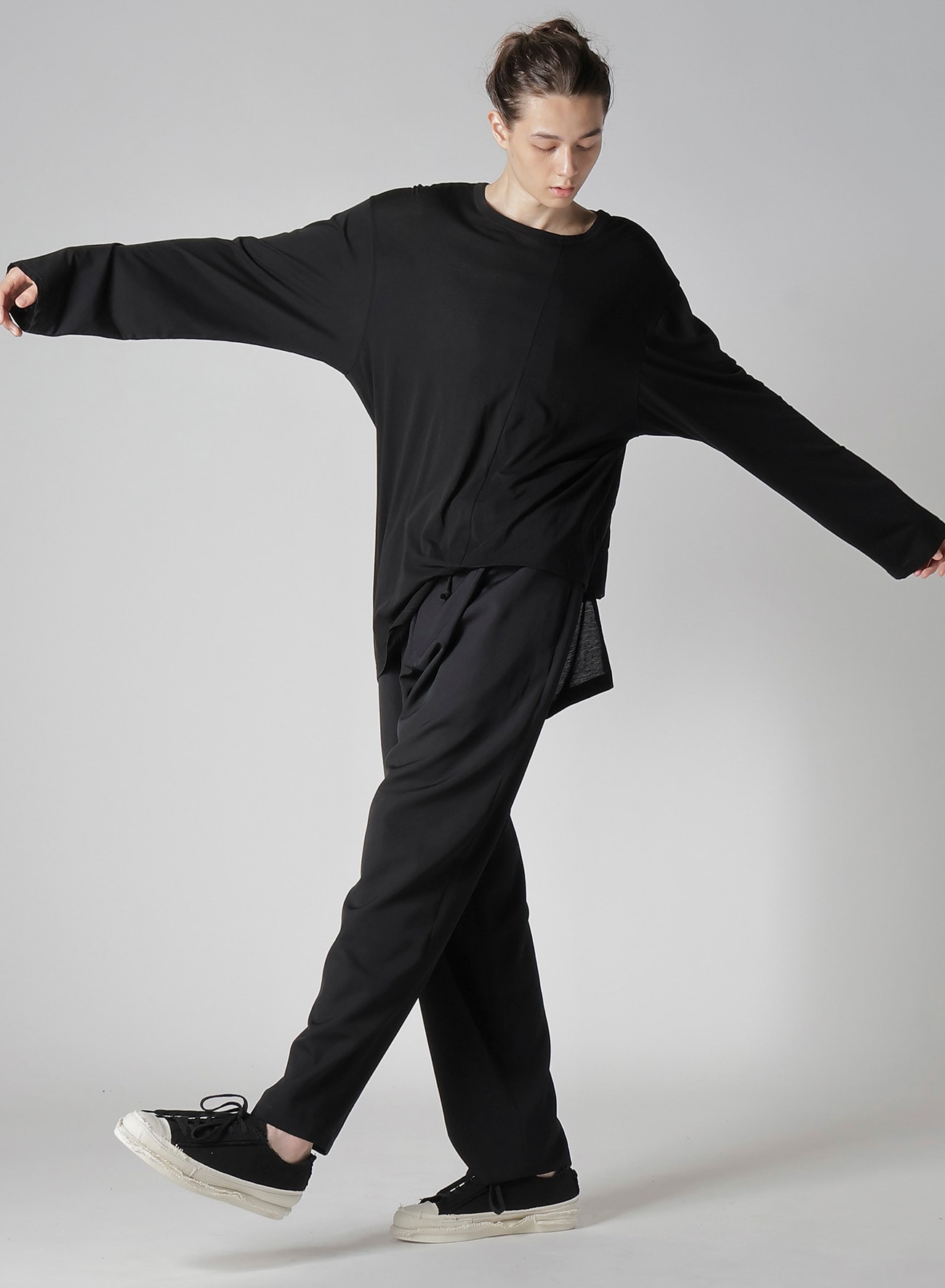 DIORAMA JERSEY ASYMMETRY HEM LONG SLEEVE T(FREE SIZE BLACK