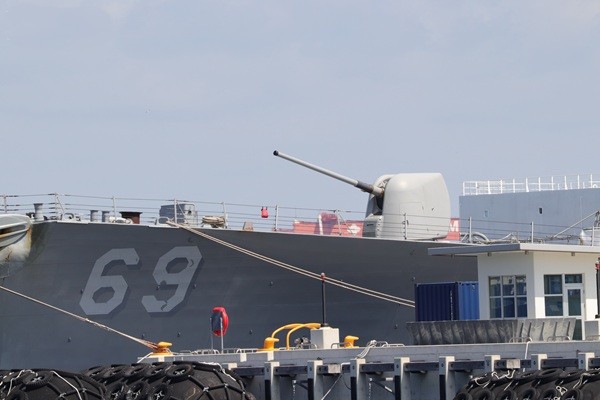 アメリカ海軍ミサイル駆逐艦「ミリアス」