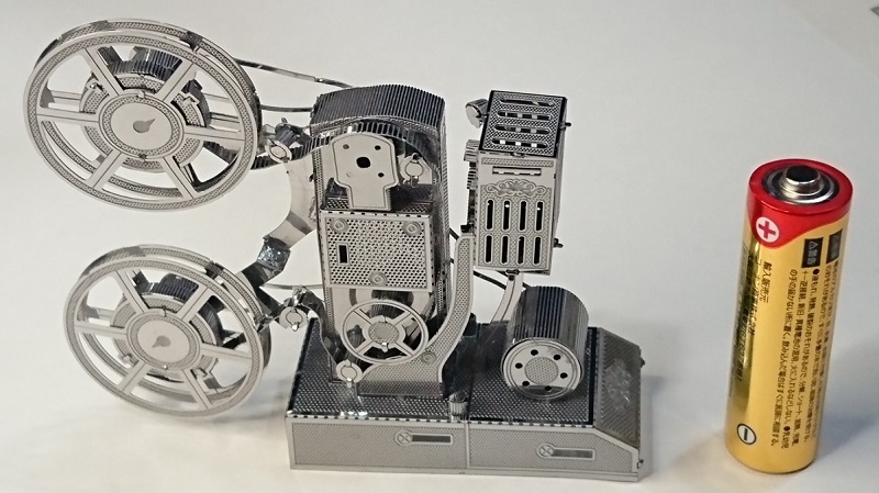 小さな組み立て式映写機も完成しました‼｜コラム｜スタッフブログ