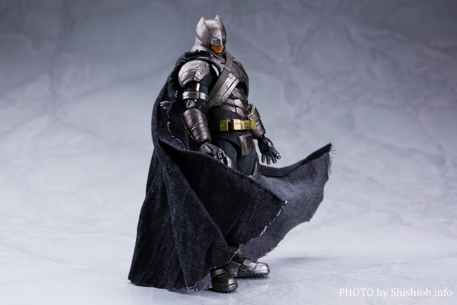 レビュー】MAFEX アーマードバットマン