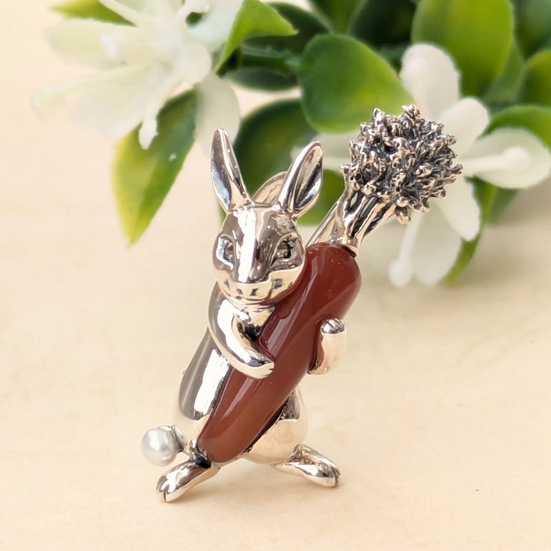 楽天市場】【碌山】 シルバー カーネリアン うさぎ にんじん ブローチ