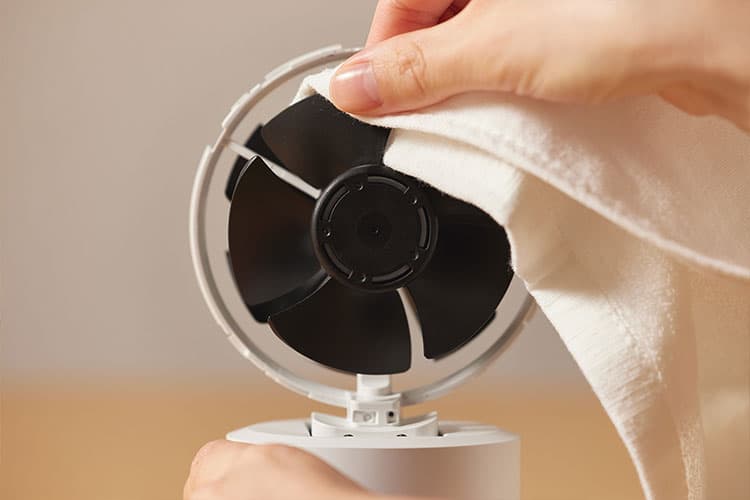 楽天市場】リズム シルキーウィンドミニ Silky Wind Mini 卓上扇風機 2