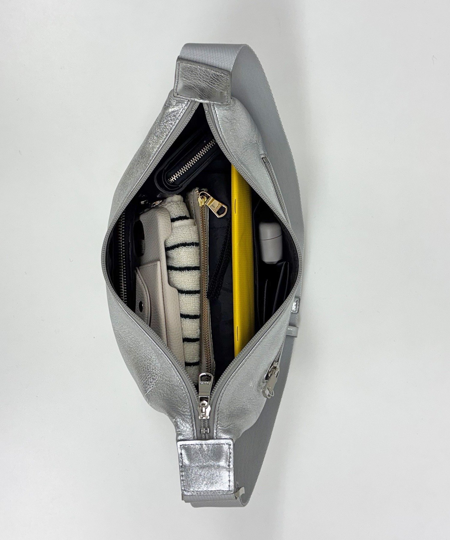 russet｜ソフトレザーラウンドショルダーバッグ[silver] | Rakuten