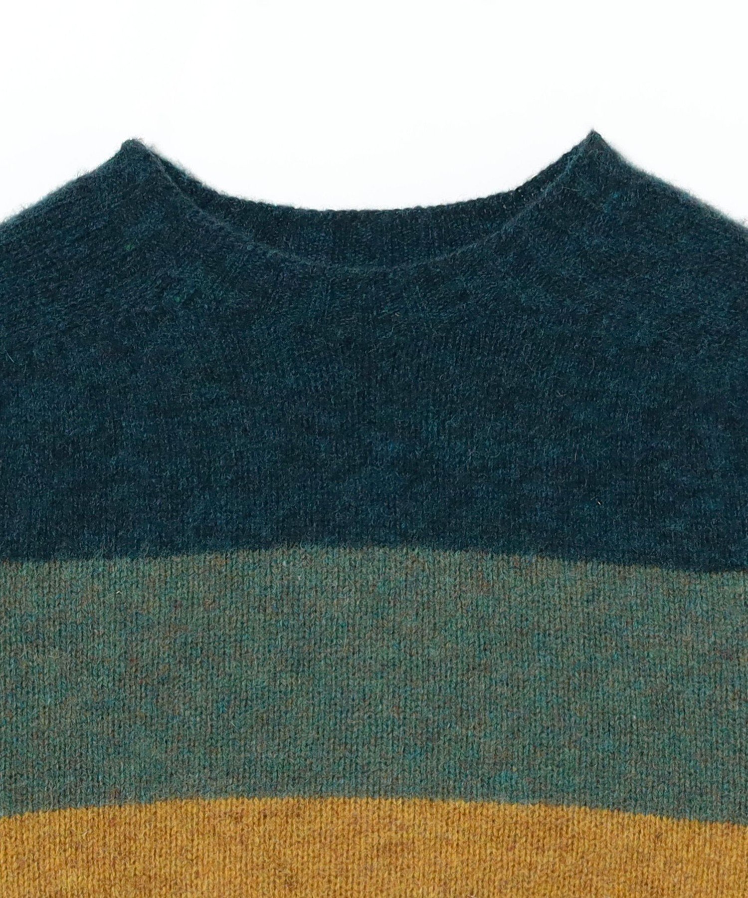 BEAMS MEN｜ BEAMS PLUS / ストライプクルーネック シャギーニット