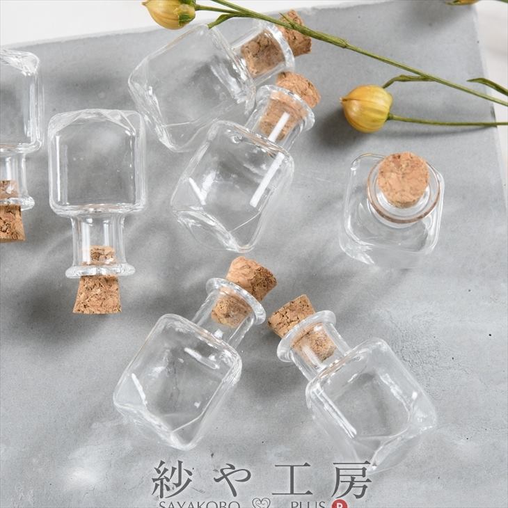 楽天市場】ガラス小瓶 四角タイプ コルク栓付 クリア 26mm 約10個 10ヶ
