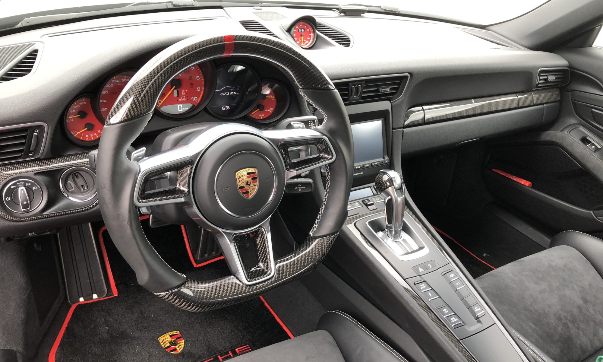 ポルシェ991GT3RSに加工したカーボンステアリングを装着♫握りやすさが