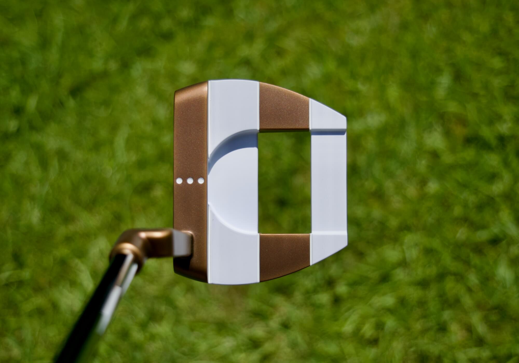 Odyssey Sticks Their Neck Out With The New Giraffe Beam Putters