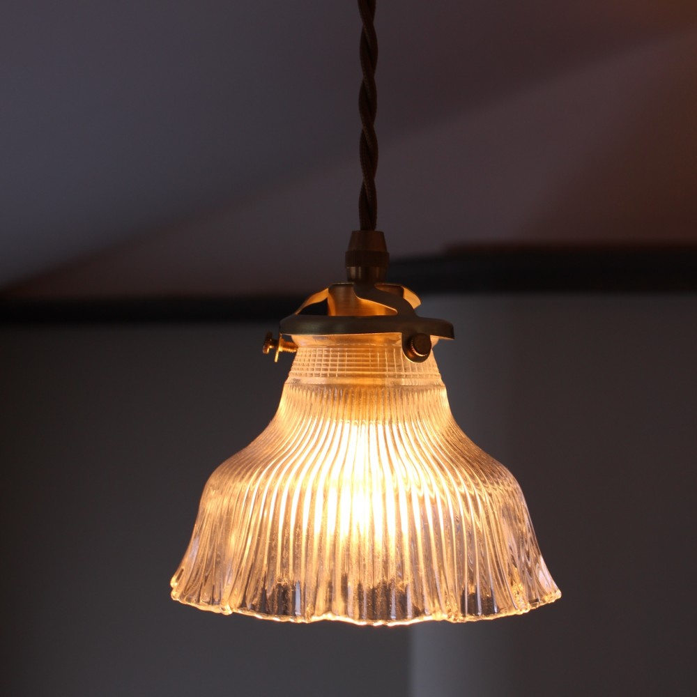 2月中旬入荷予定】フリルのように上品で可愛らしい ガラスシェードの