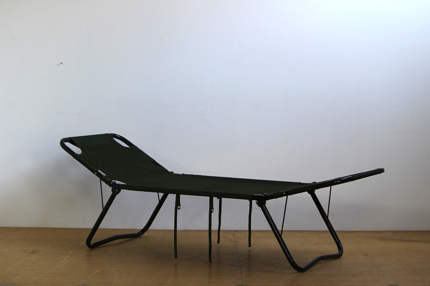 見た目も寝心地もグッドな、米軍デッドストックのコットを発見！ | GO