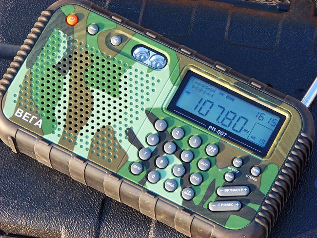 軍用短波ラジオ REDSUN RP007 16800円 防水・防塵・耐衝撃-【ワールド