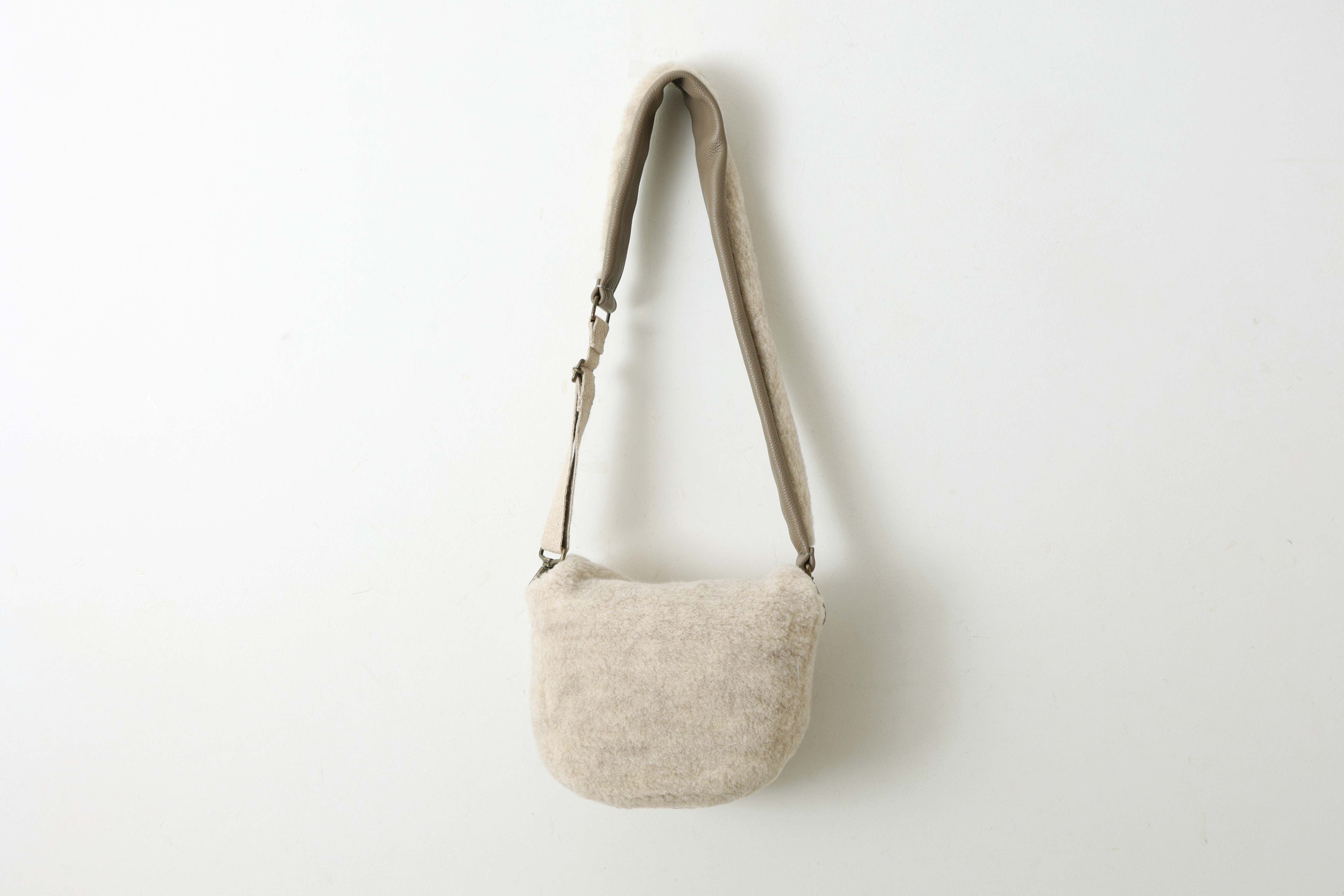 ebagos エバゴス ボディバッグS・ウールボア