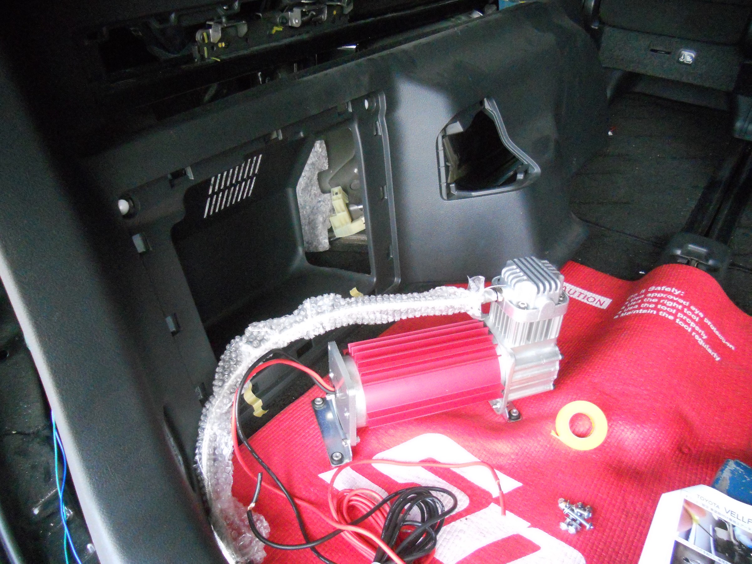 20系ヴェルファイア ACCエアサス 取付作業 Part 1 ～ | スタッフ日記