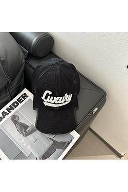 バレンシアガ 新しい文字の刺繍入りベースボールキャップ 7,980円