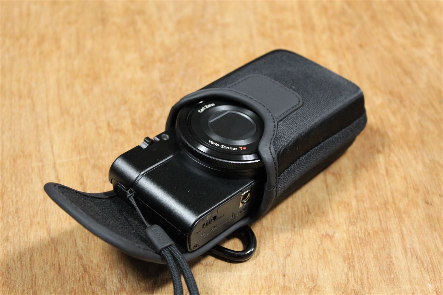 ガジェット]高級コンデジ「DSC-RX100」にサイズがピッタリでまるで専用