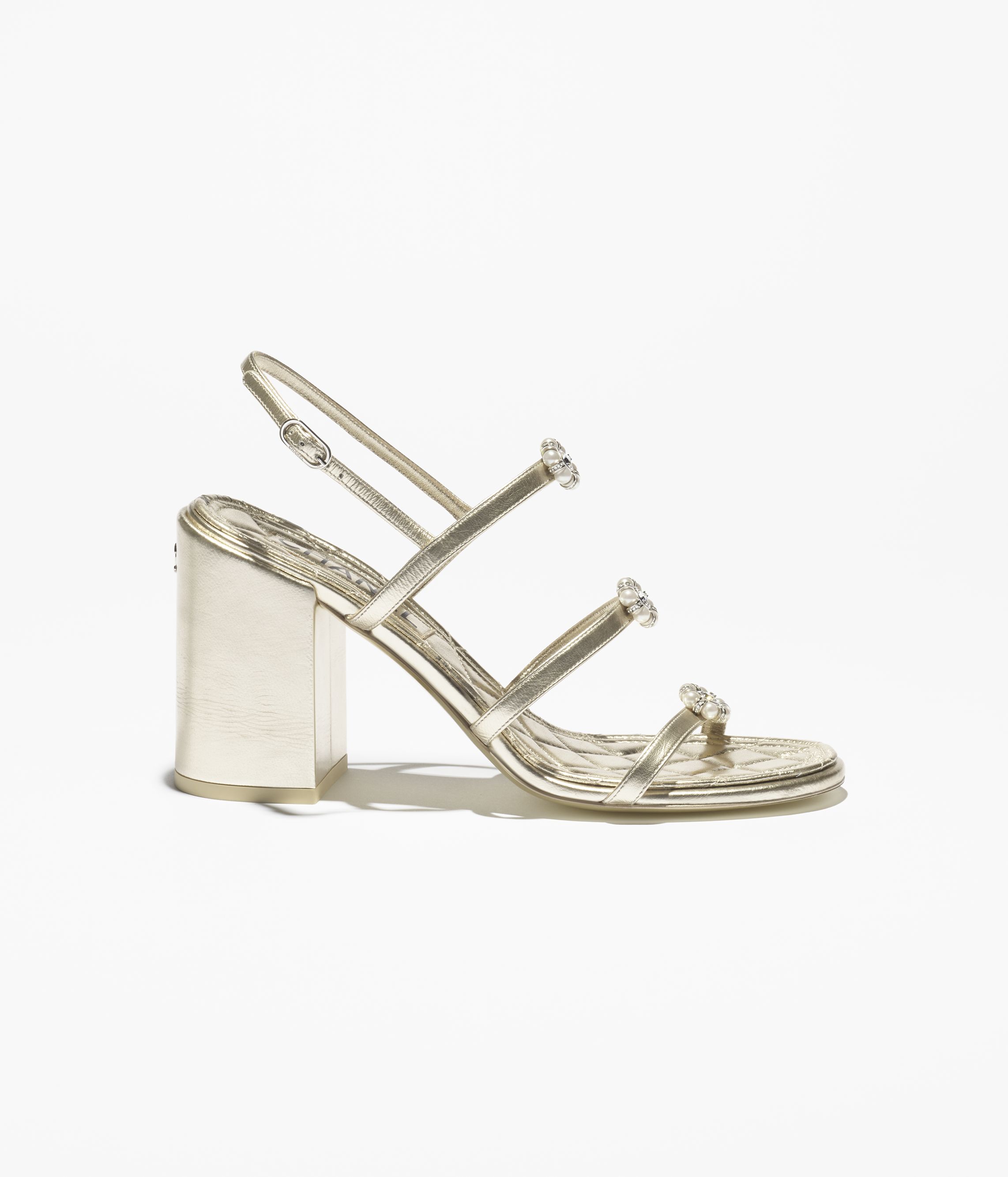 サンダル - ラミネート ラムスキン、ゴールド — ファッション | CHANEL