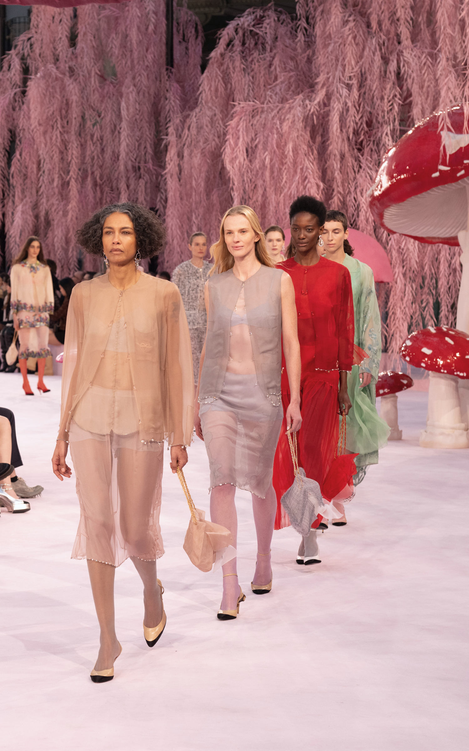 Fashion shows, Ready-to-wear and Accessories collections, Haute