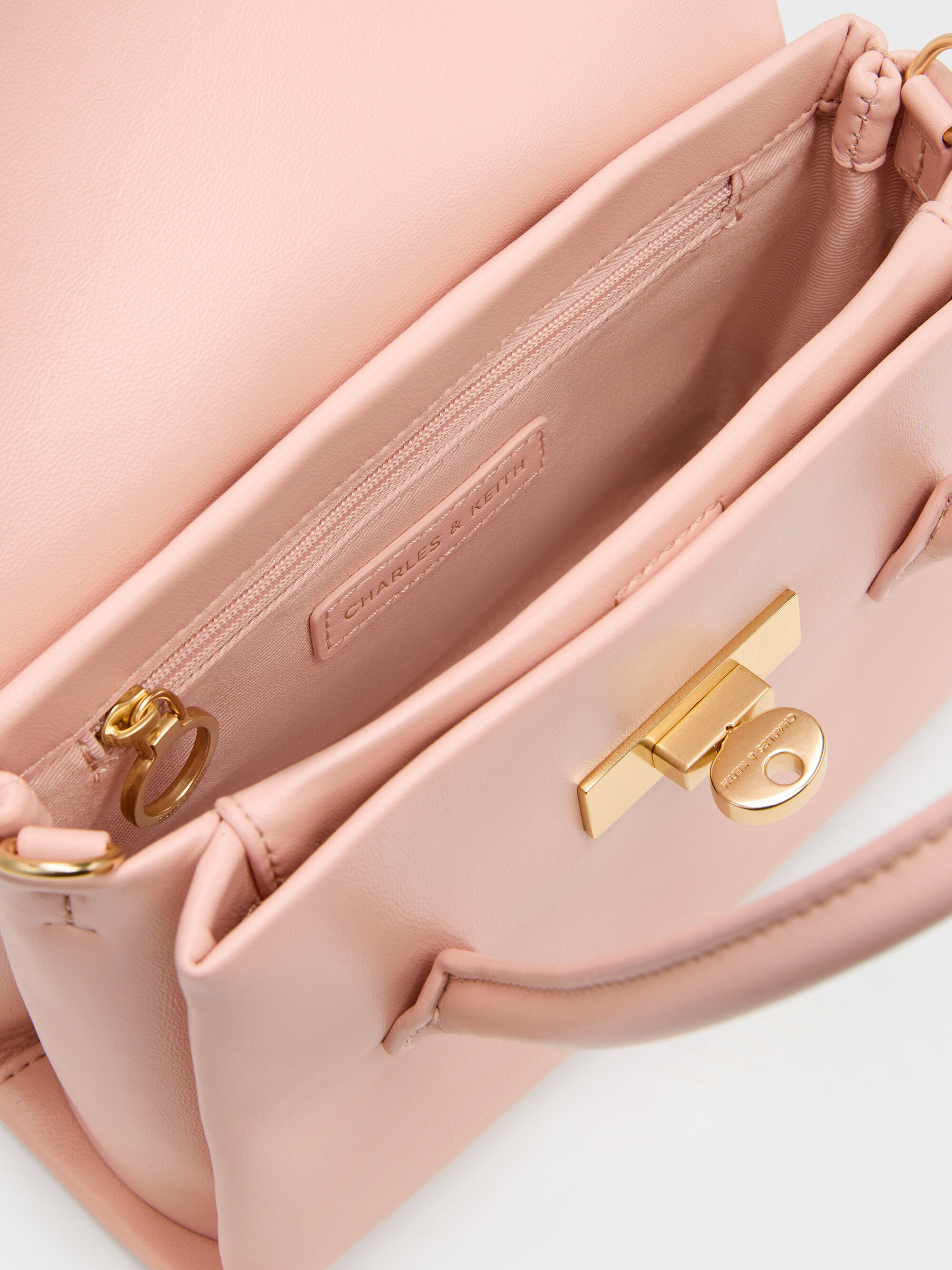 バッグ(レディース) - ピンク | CHARLES & KEITH (チャールズアンド