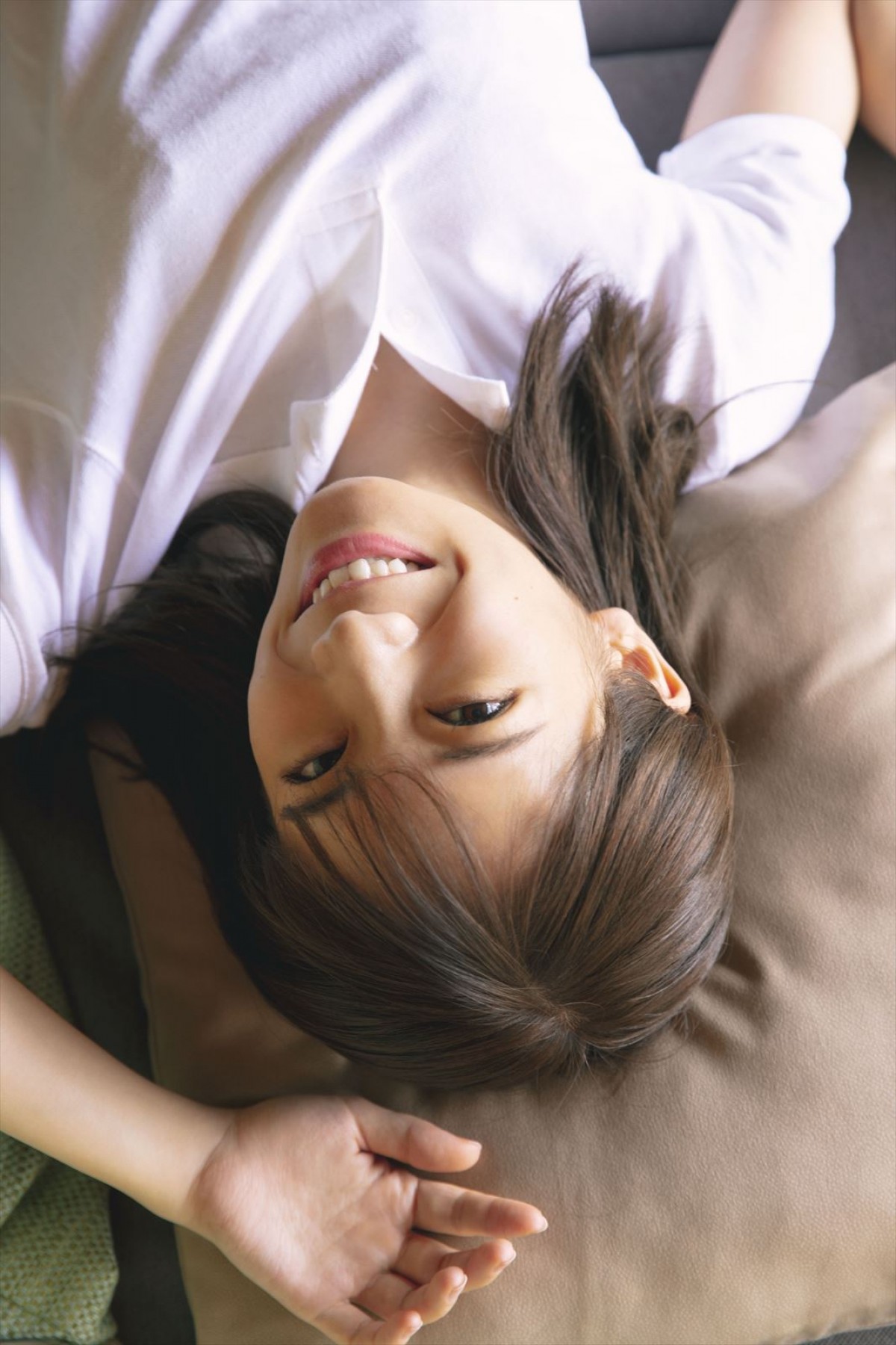 秋元真夏の弾ける笑顔に癒される 2nd写真集『しあわせにしたい』沖縄