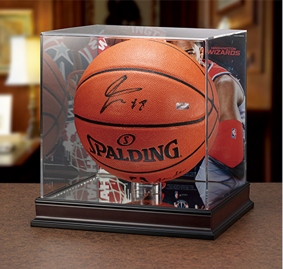 八村塁選手の直筆サイン入りバスケットボールを 特製展示ケース付きで