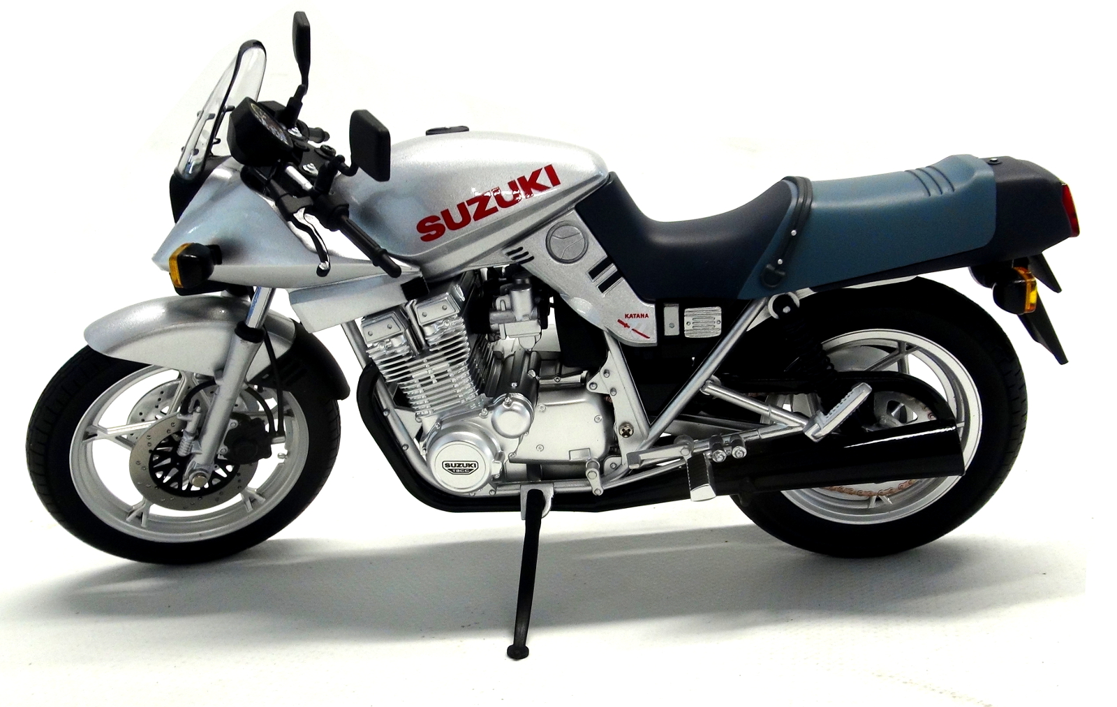 Autohaus Fürst Onlineshop - SUZUKI GSX1100S KATANA DIE-CAST MOTORCYCLE