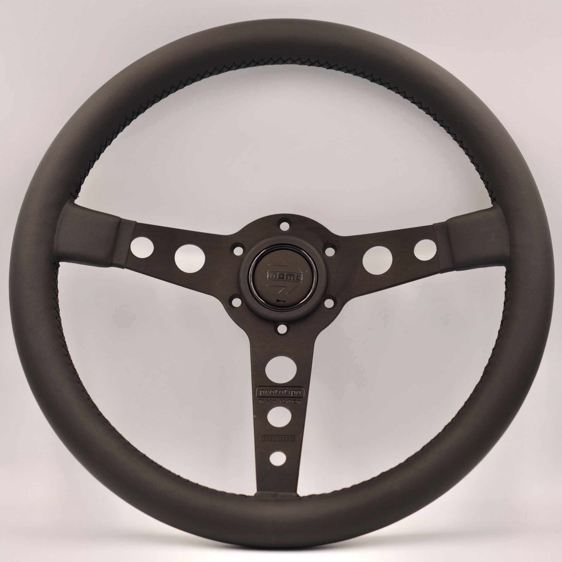 MOMO PROTOTIPO BLACK EDITION - GoClassic