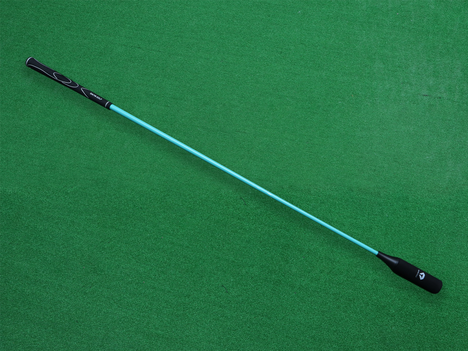 ティーオフ前の必需品！女子プロゴルファーも推奨する練習器具の新