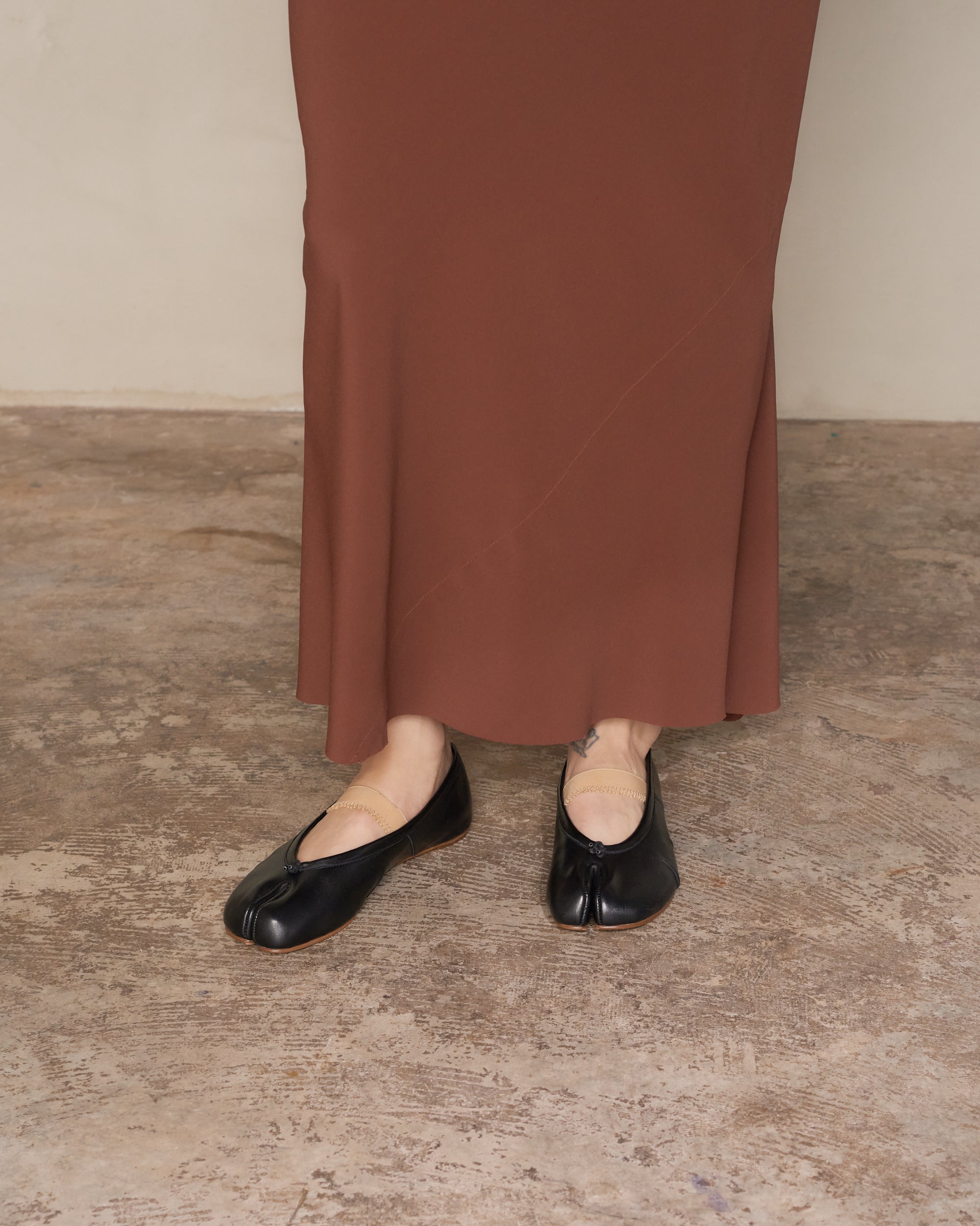 Black Tabi Ballerina Shoe with Elastic – Dilettante