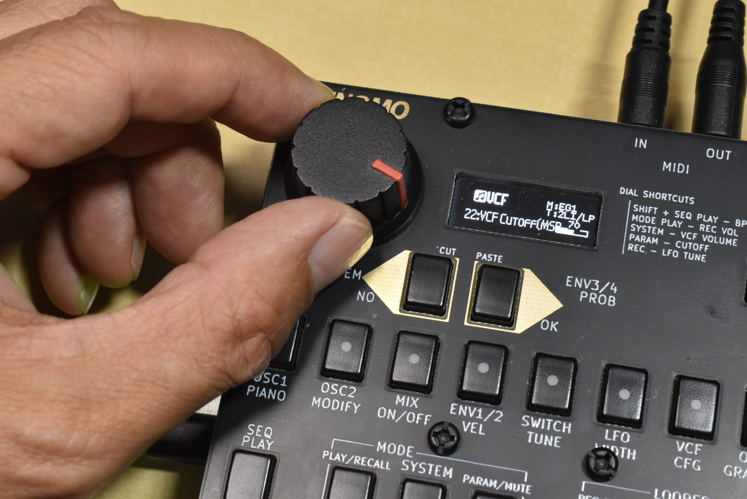 小さなガジェット型シンセ、NUNOMO QUN mk2はシーケンサ、ルーパー