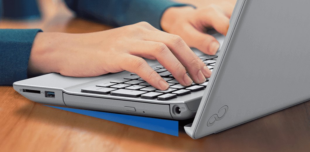 富士通FMVパソコン | お買い得 15.6型ノートパソコン