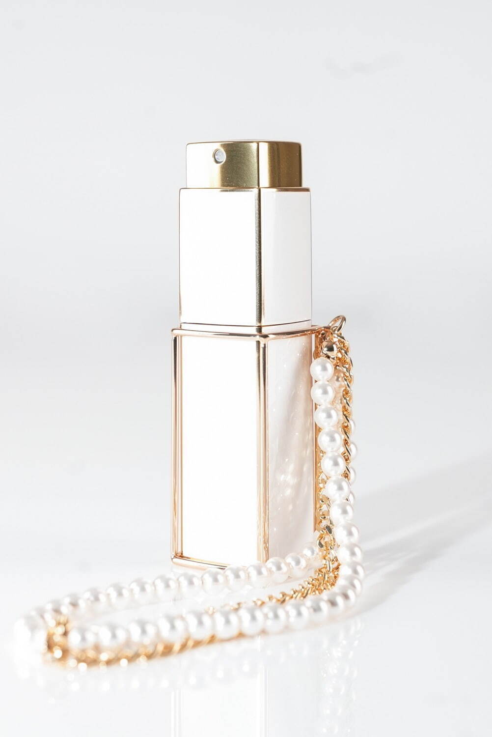 シャネル「ココ マドモアゼル」25年春の香水スプレー、“まるで