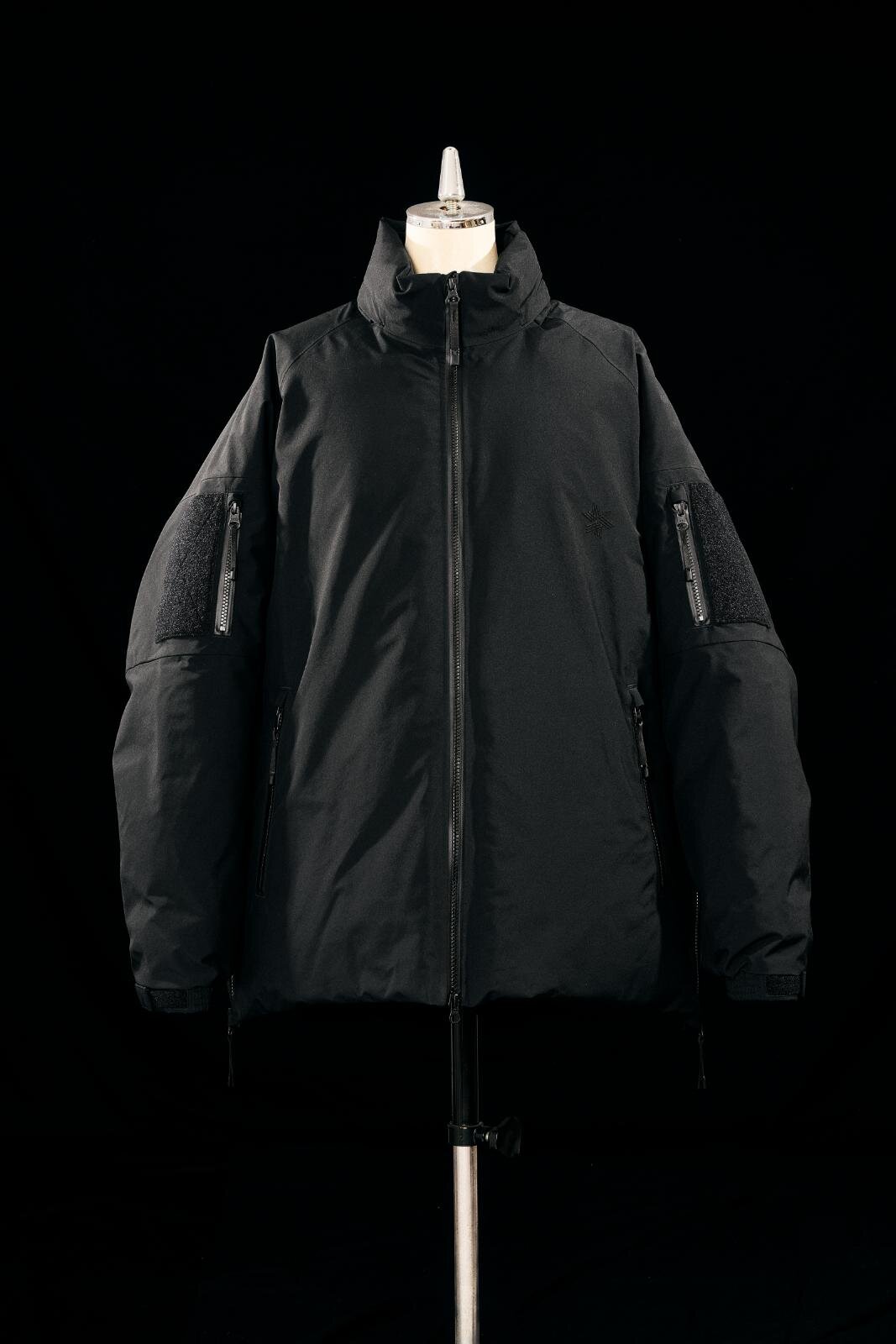 コム デ ギャルソン・オム × ゴールドウインのダウンジャケット