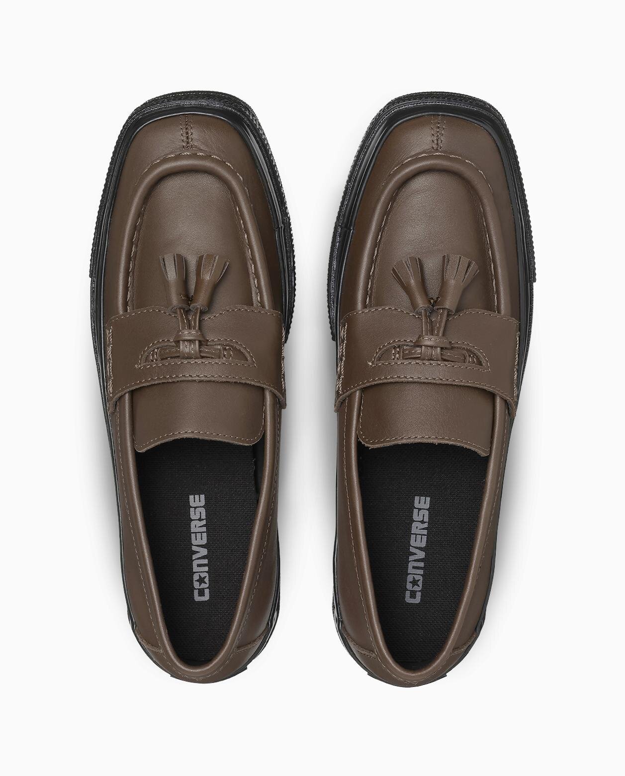 コンバースのローファースニーカー、着脱できるタッセル付き＆スクエア