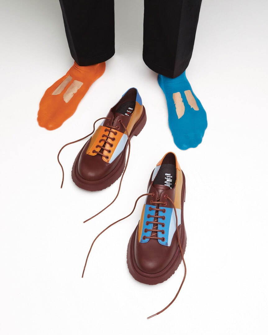 カンペール“おもちゃ着想”のカラフルレザーシューズ、マルチカラーの