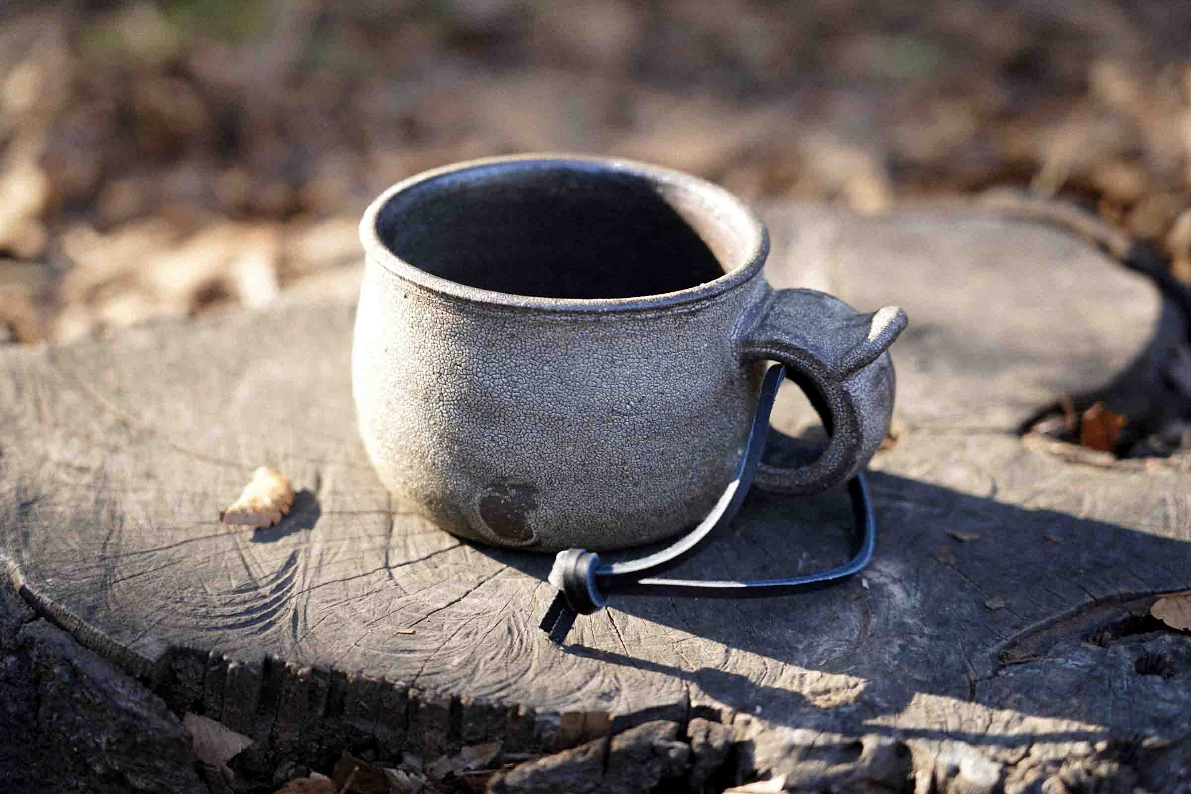 NTNと陶芸家・山田隆太郎がコラボ 高台皿や木彫りの熊を陶器で表現した